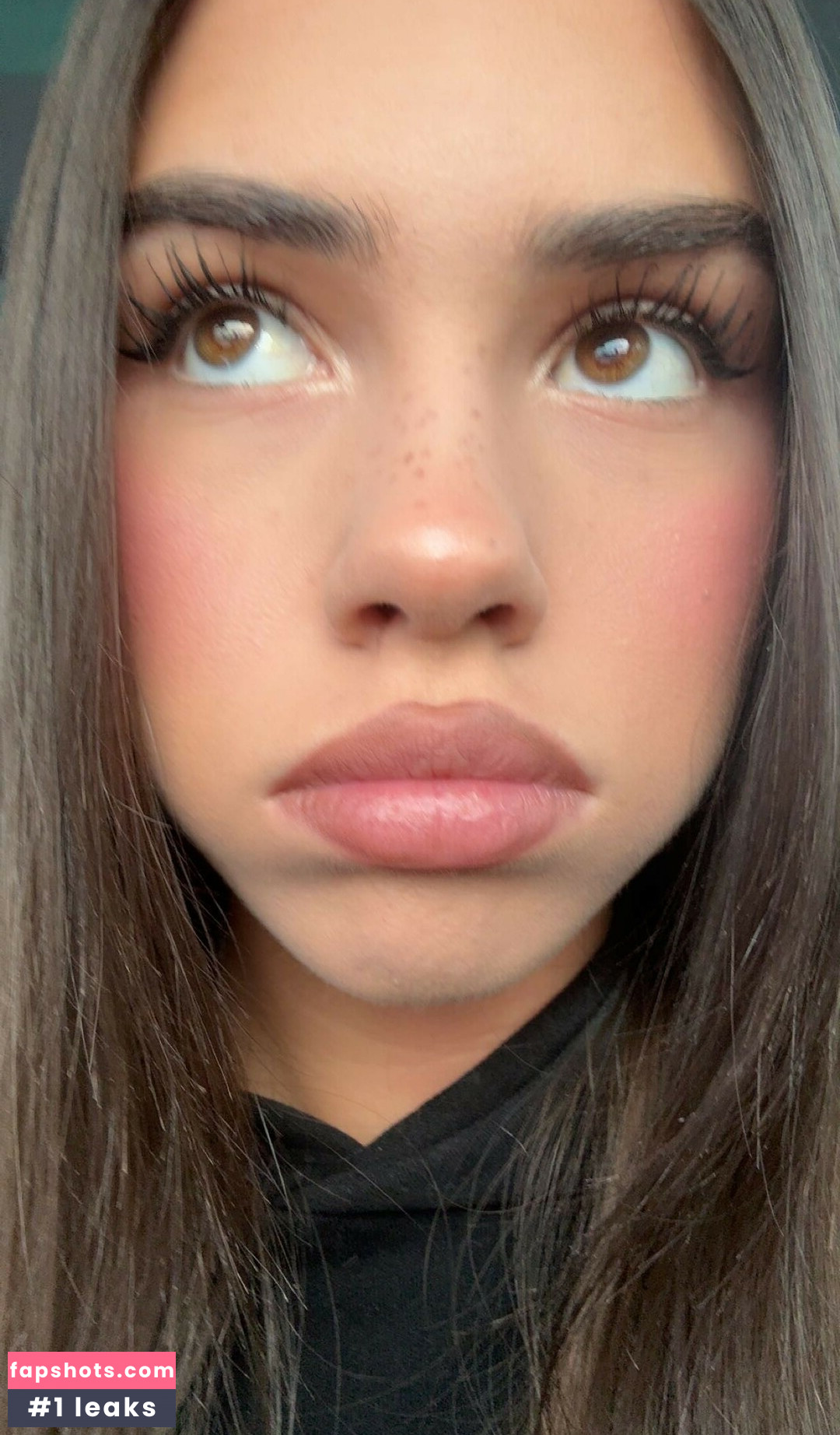 Leah Halton gallery photo #86