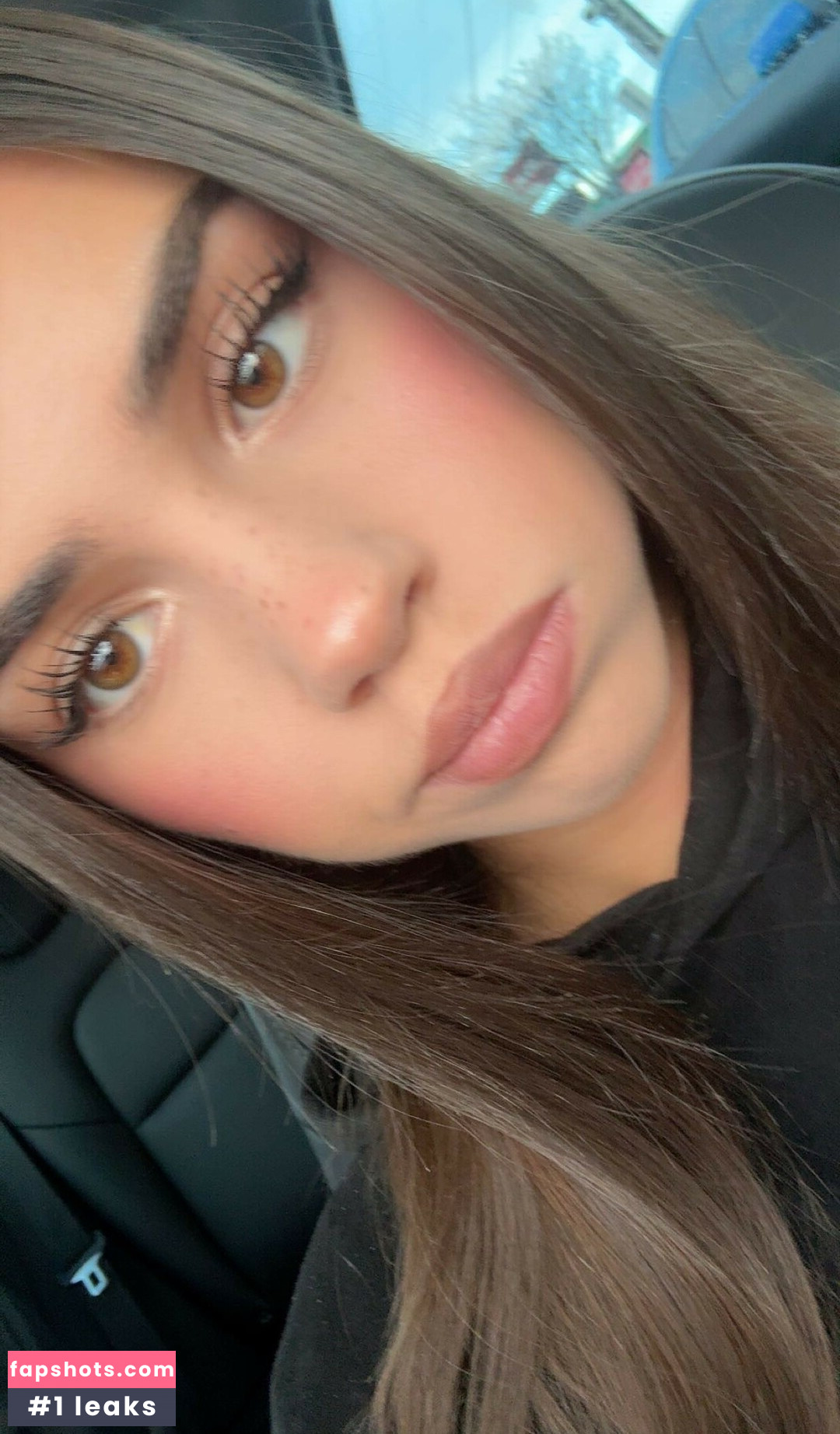 Leah Halton gallery photo #87