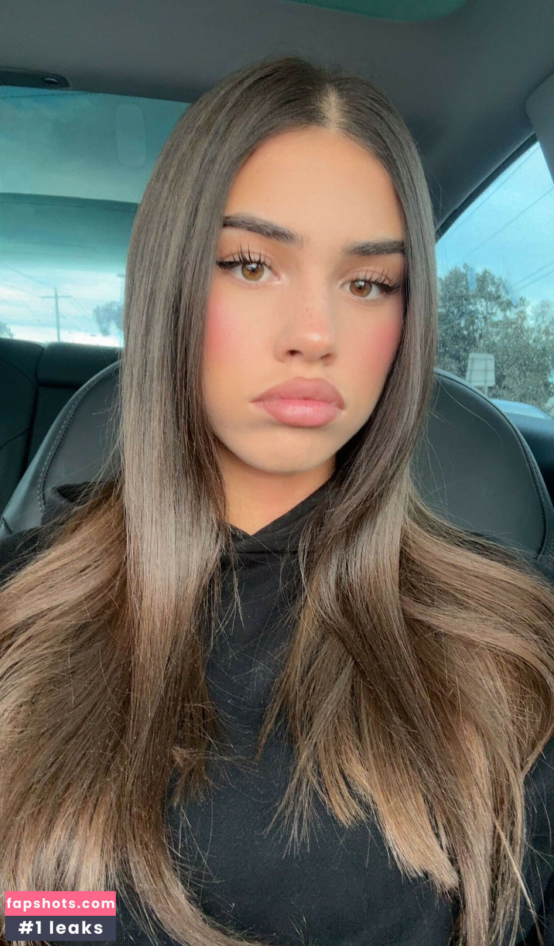 Leah Halton gallery photo #88