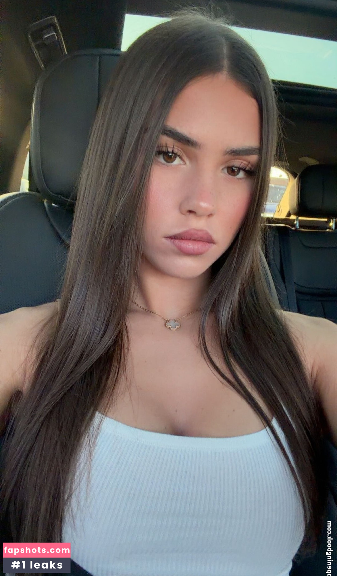 Leah Halton gallery photo #10