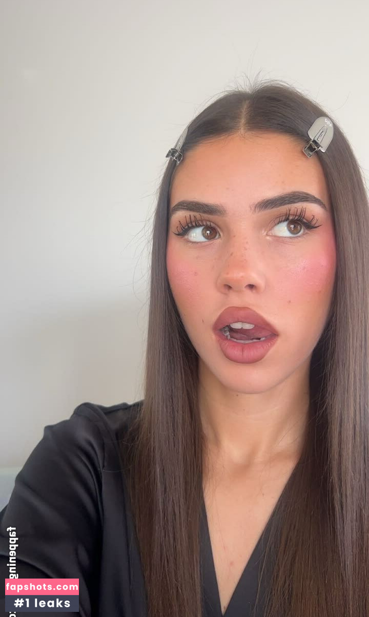 Leah Halton gallery photo #99