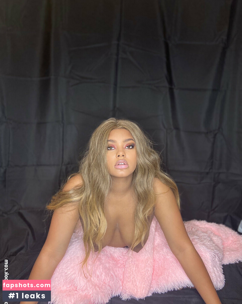 Leah Layne gallery photo #20