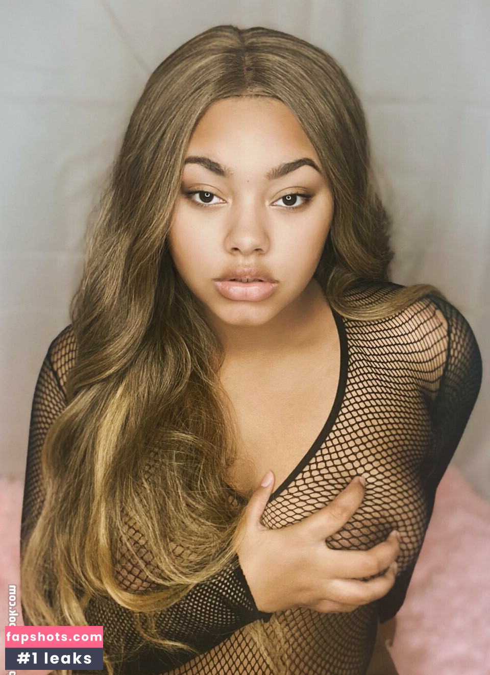 Leah Layne gallery photo #23