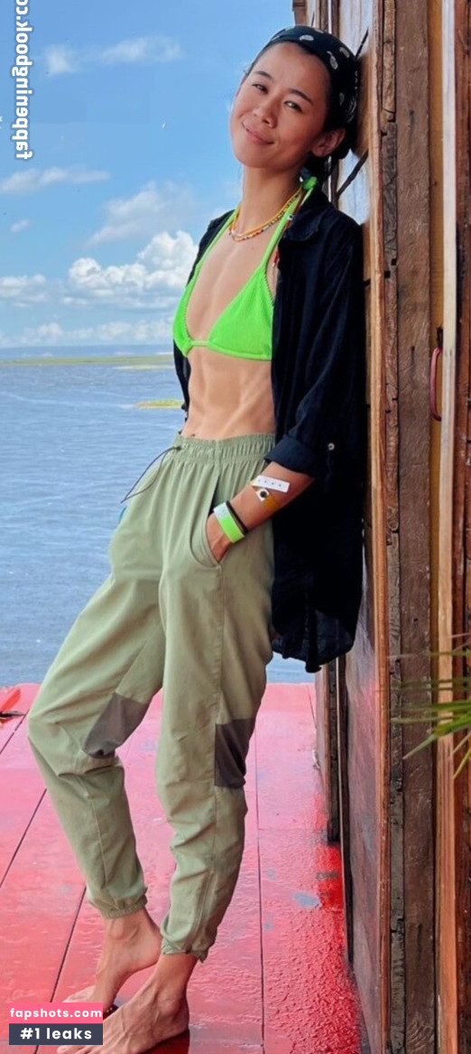 Leah Lewis gallery photo #17