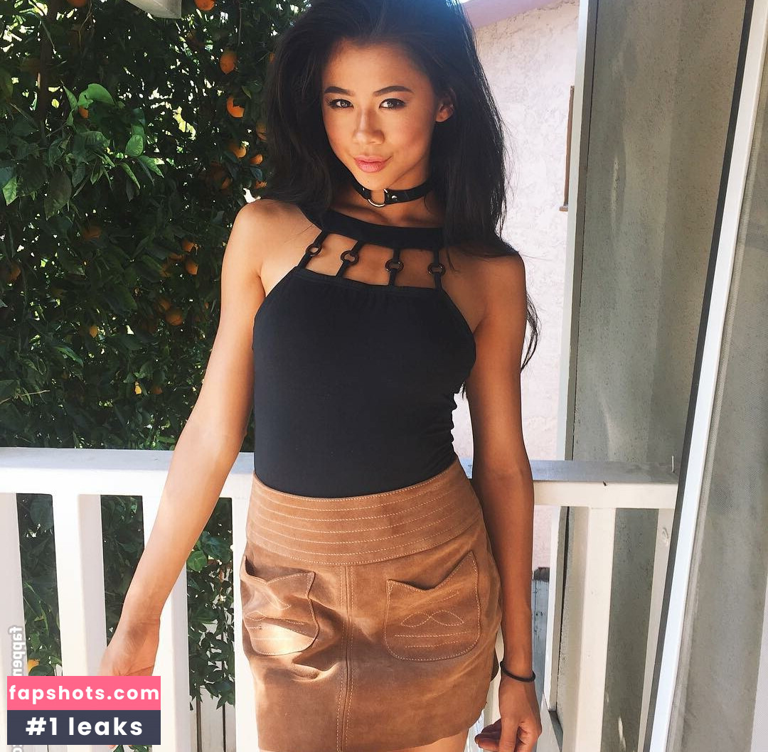 Leah Lewis gallery photo #31