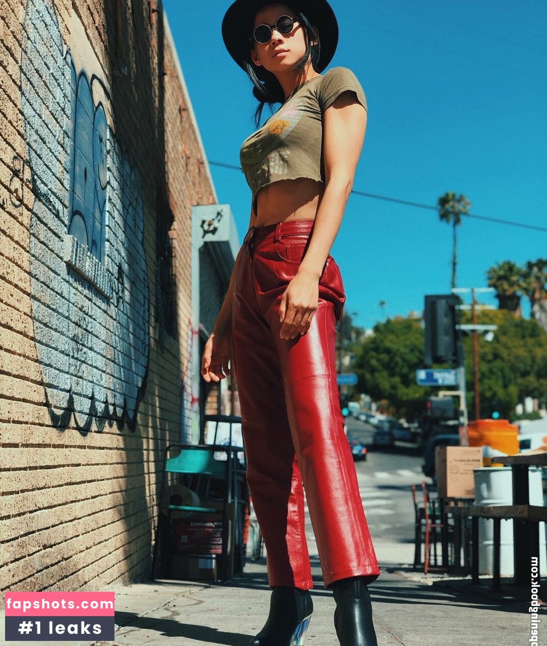 Leah Lewis gallery photo #34