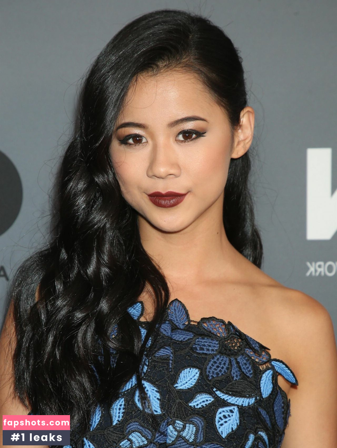 Leah Lewis gallery photo #39