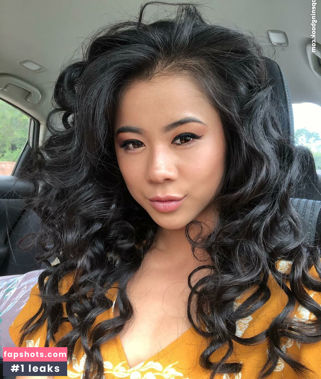 Leah Lewis gallery photo #44