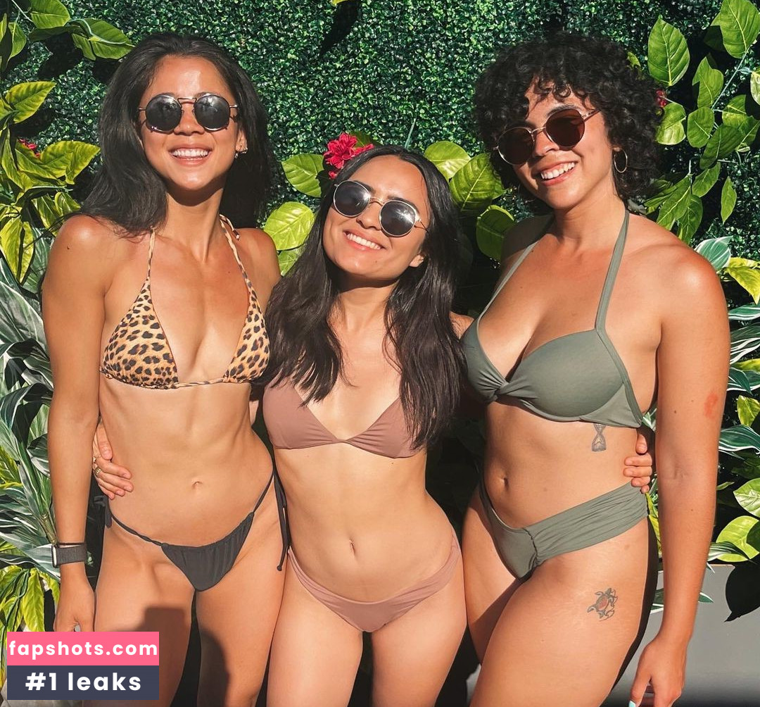 Leah Lewis gallery photo #47