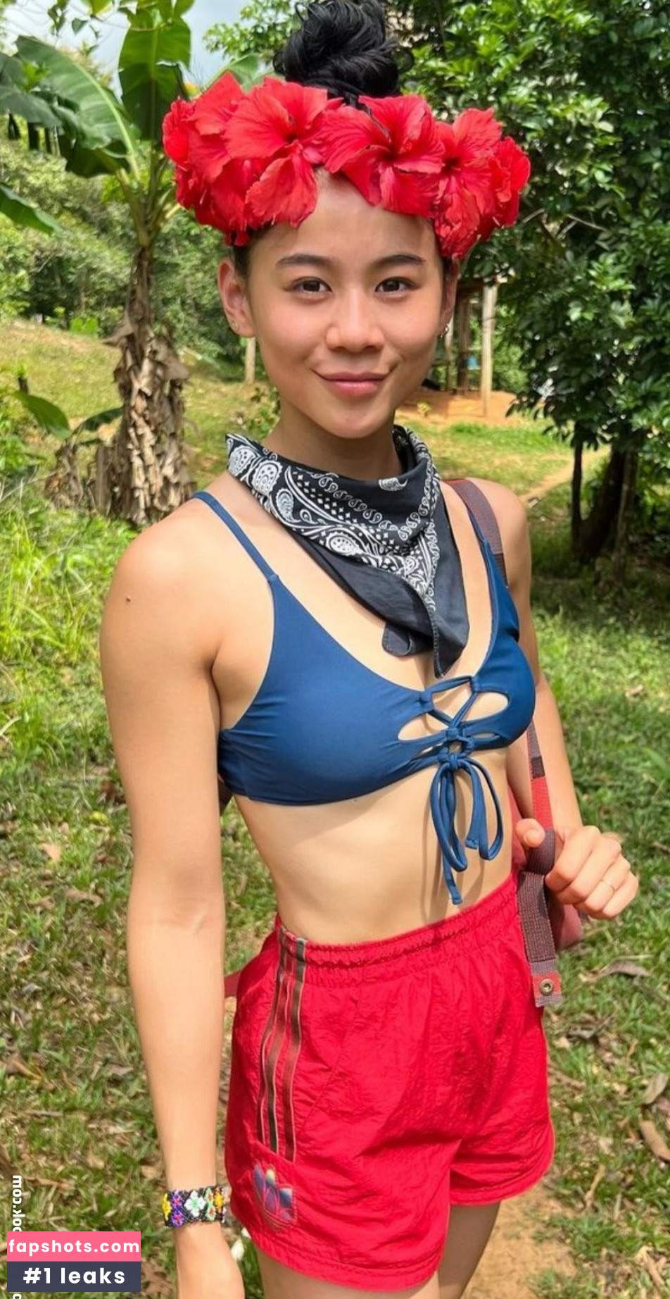 Leah Lewis gallery photo #55