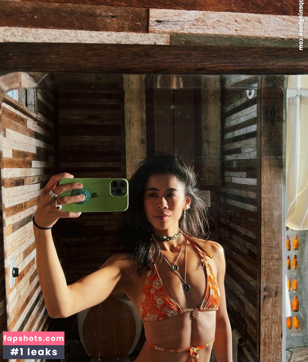 Leah Lewis gallery photo #9