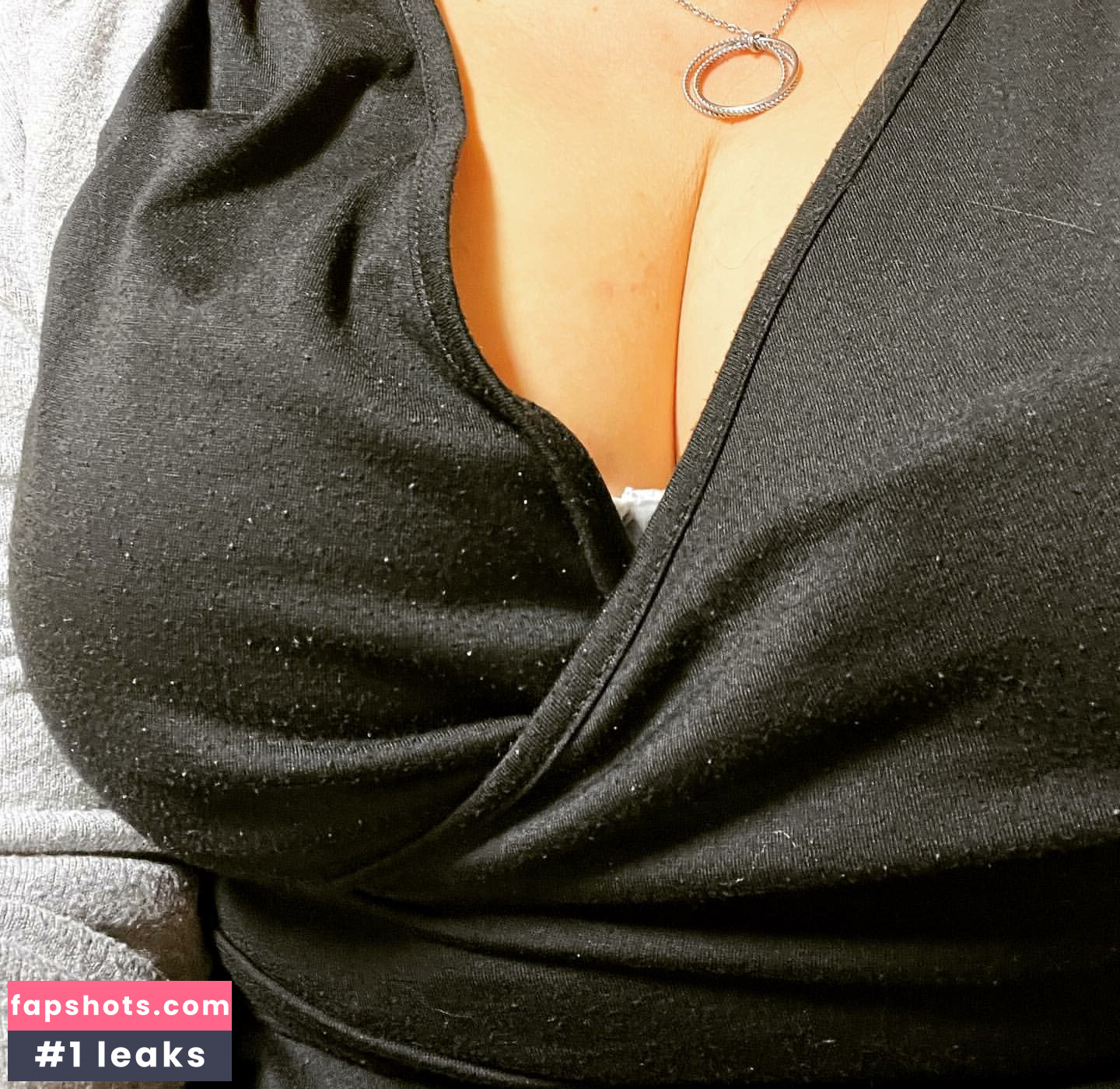 Leah gallery photo #4