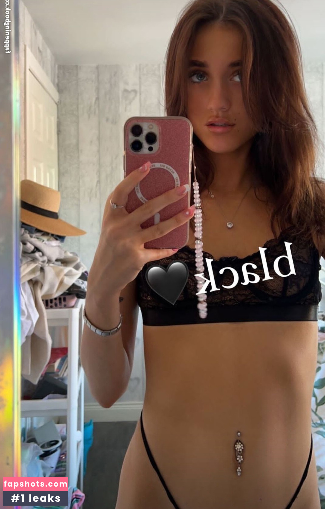 Leah Steele gallery photo #3