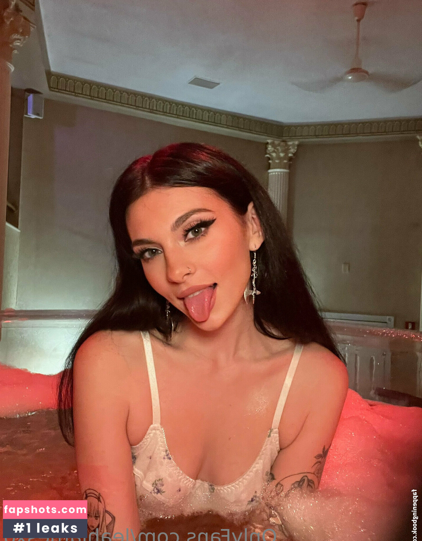 leahjamesxo gallery photo #12