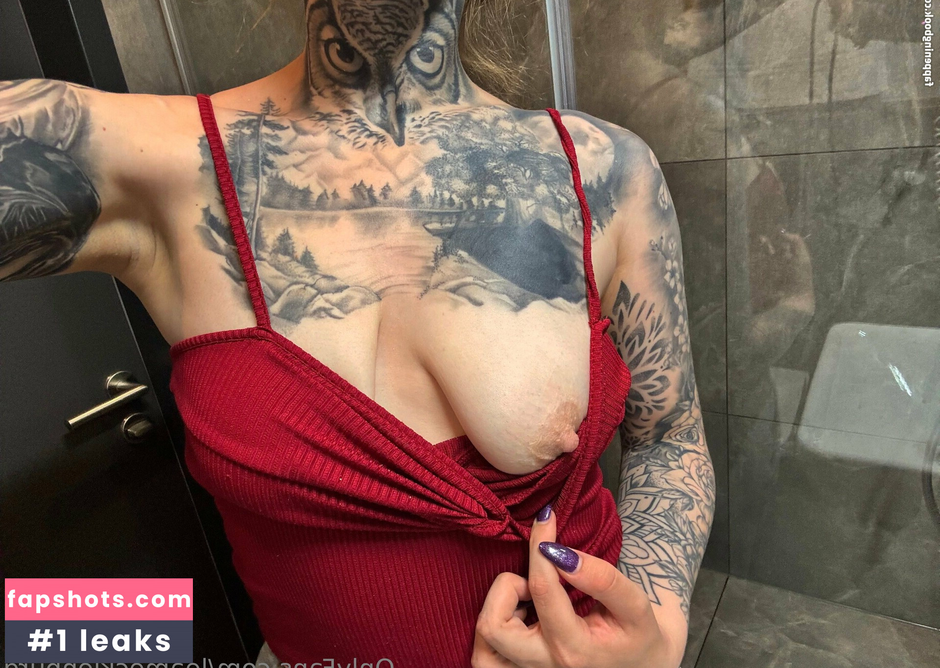 LeaMecklenburg gallery photo #20