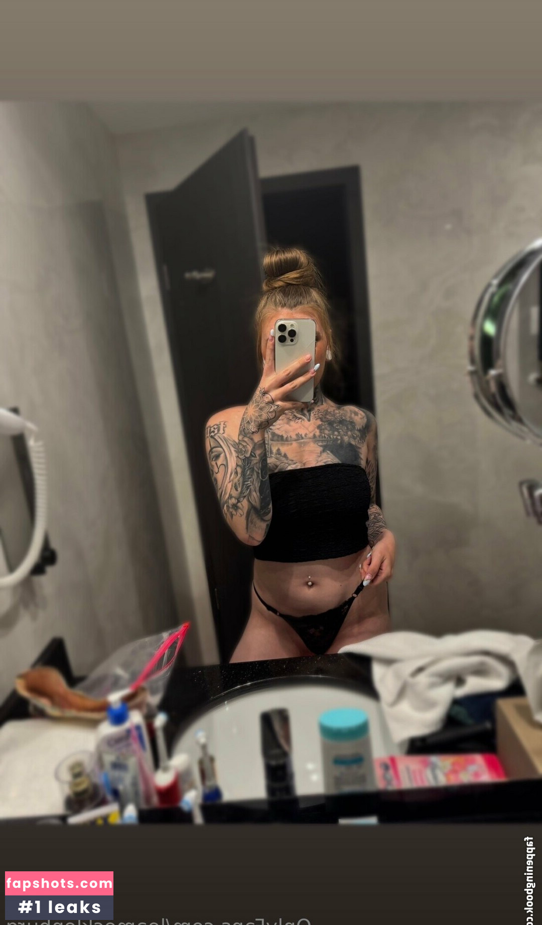 LeaMecklenburg gallery photo #3