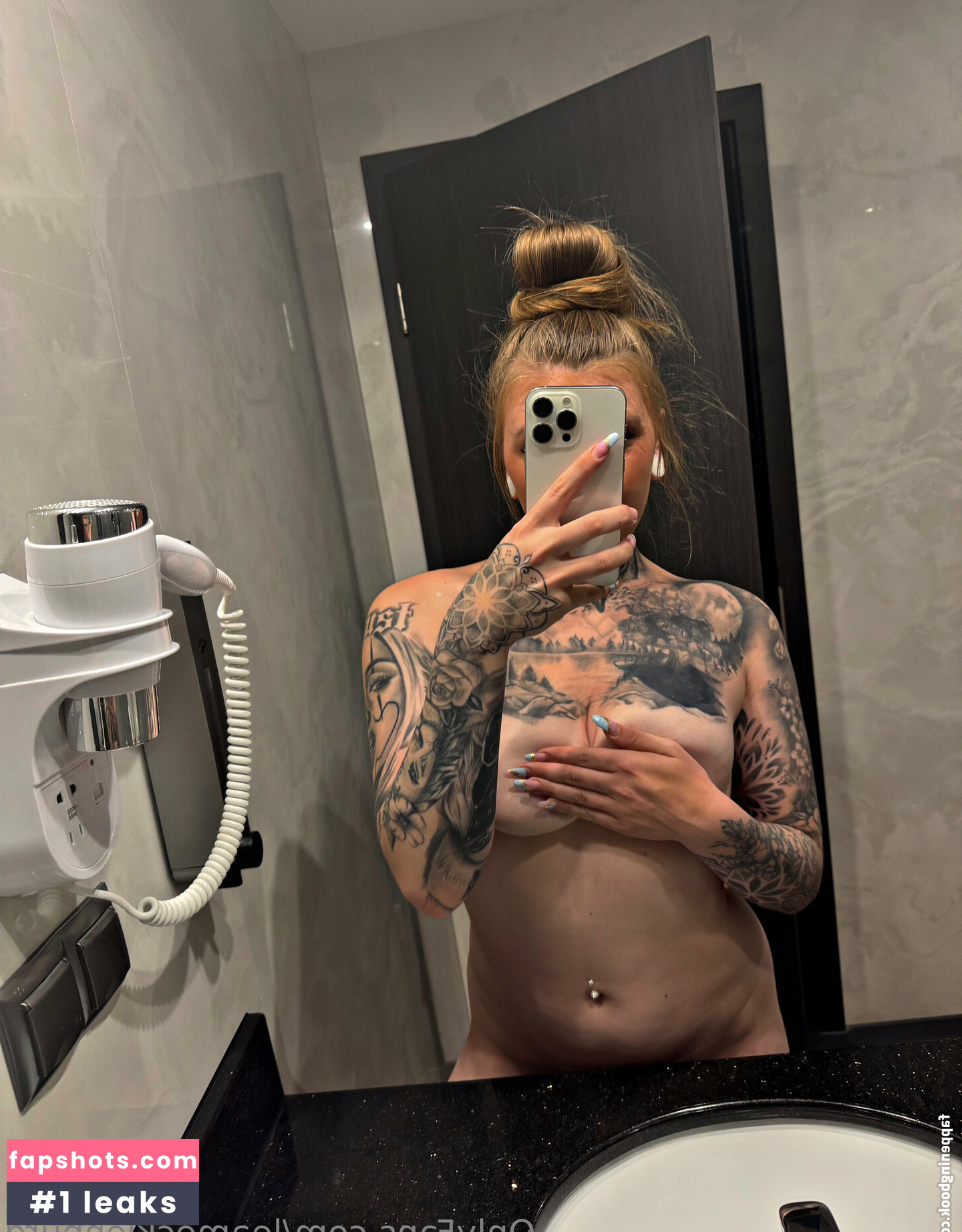 LeaMecklenburg gallery photo #8