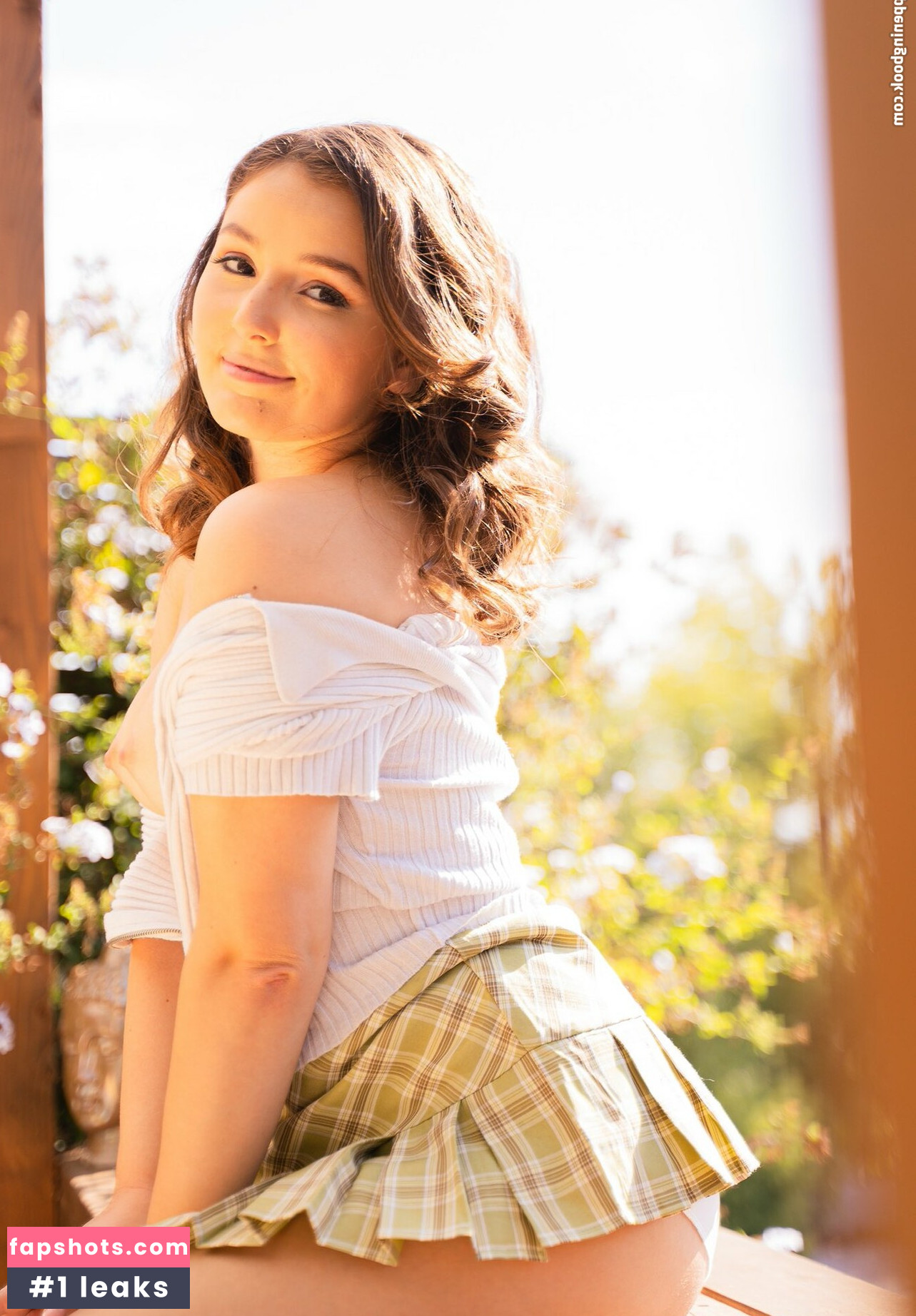 Leana Lovings gallery photo #369