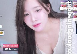 Lee Ahrin gallery photo #3