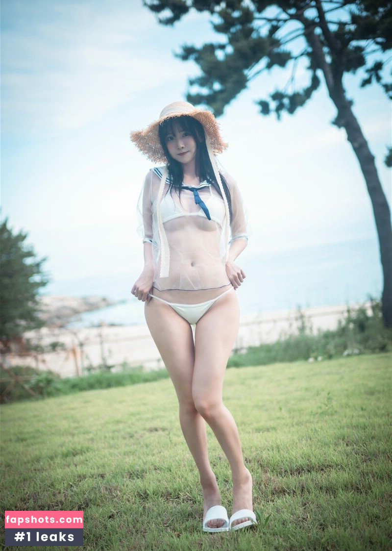 Lee Ahrin nude babe gallery