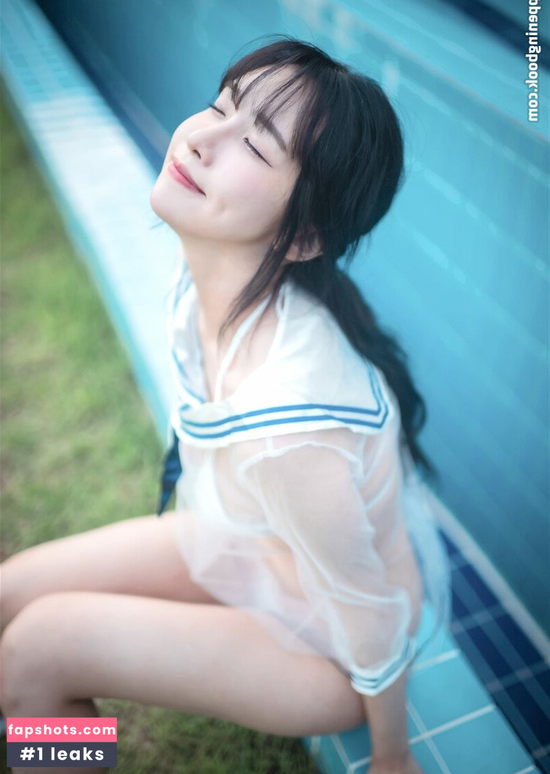 Lee Ahrin gallery photo #27