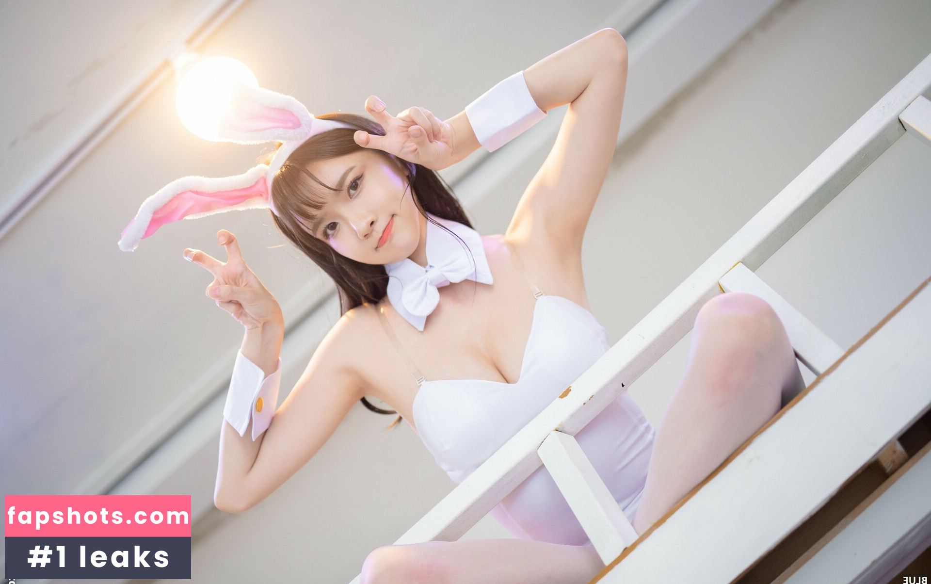 Lee Ahrin gallery photo #31