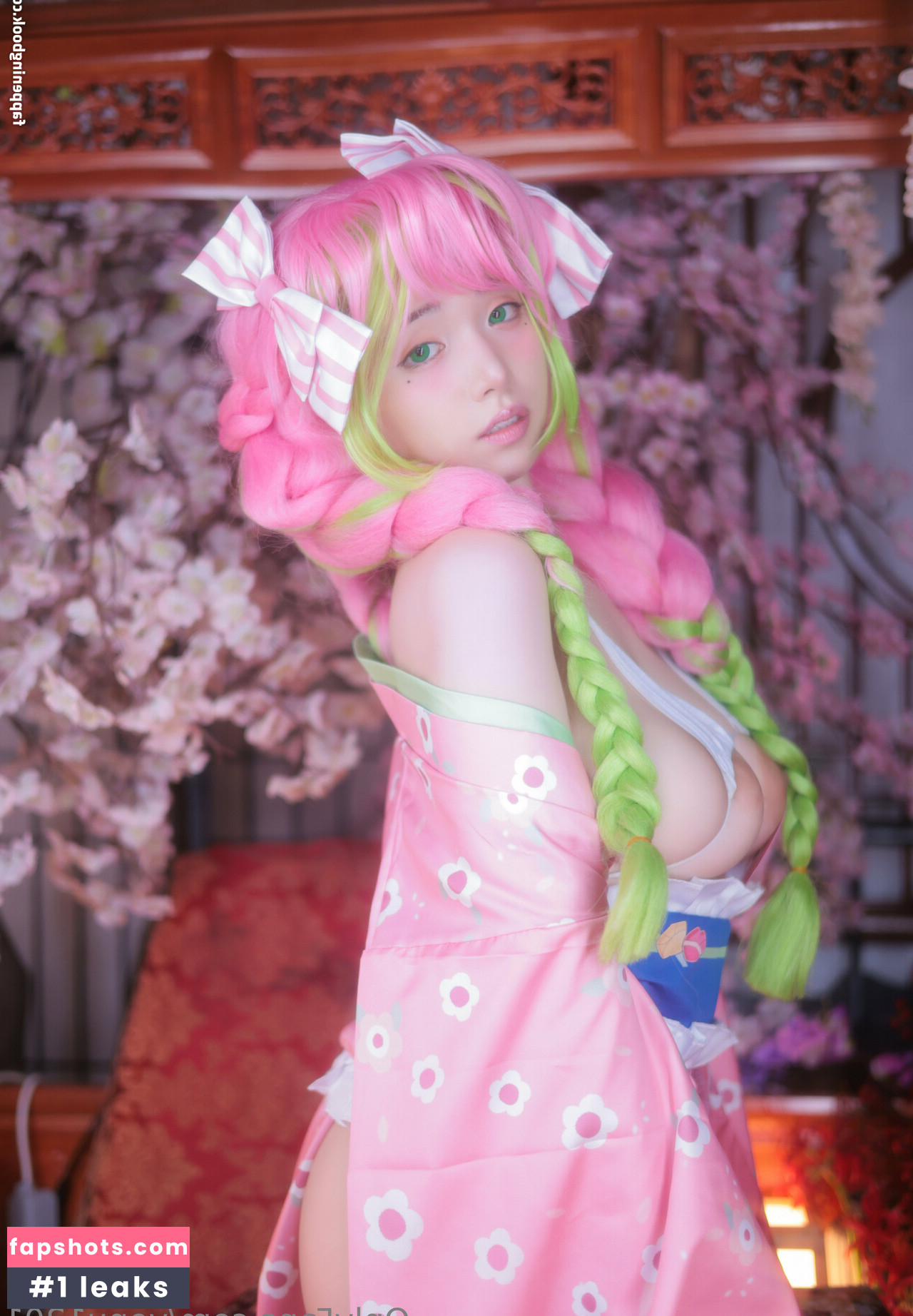 Lee Yeonwoo gallery photo #14