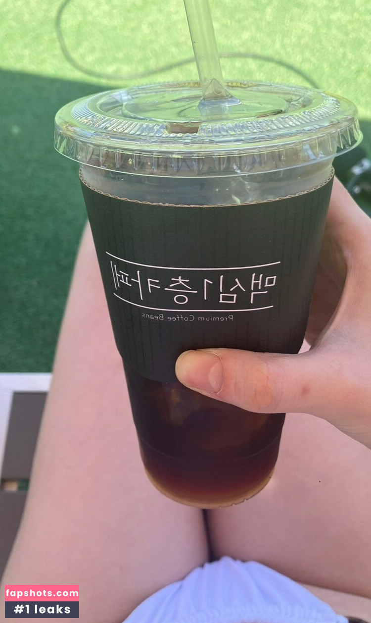 Lee Yeonwoo gallery photo #175