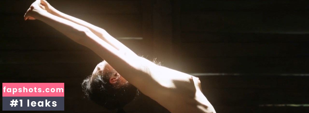 Lee Yoo-Young gallery photo #6