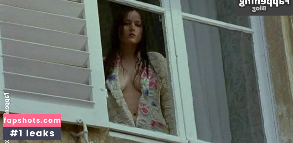 Leelee Sobieski gallery photo #16