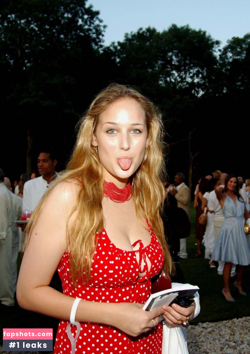 Leelee Sobieski gallery photo #214