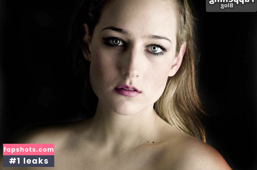 Leelee Sobieski gallery photo #4