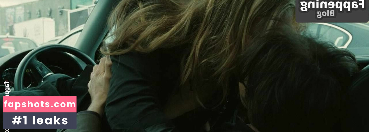 Leelee Sobieski gallery photo #9