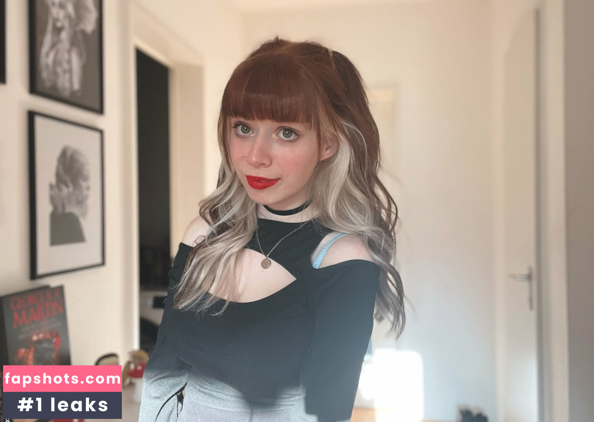 LegendLuna nude babe gallery