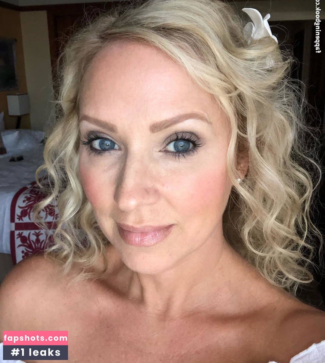 Leigh-Allyn Baker gallery photo #3