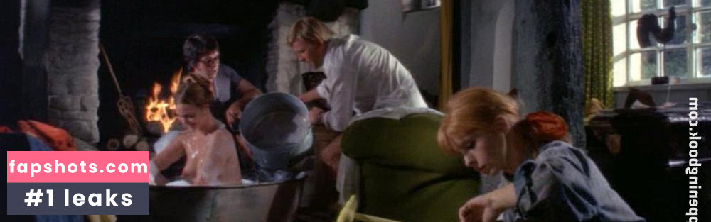 Leigh Taylor-Young gallery photo #5