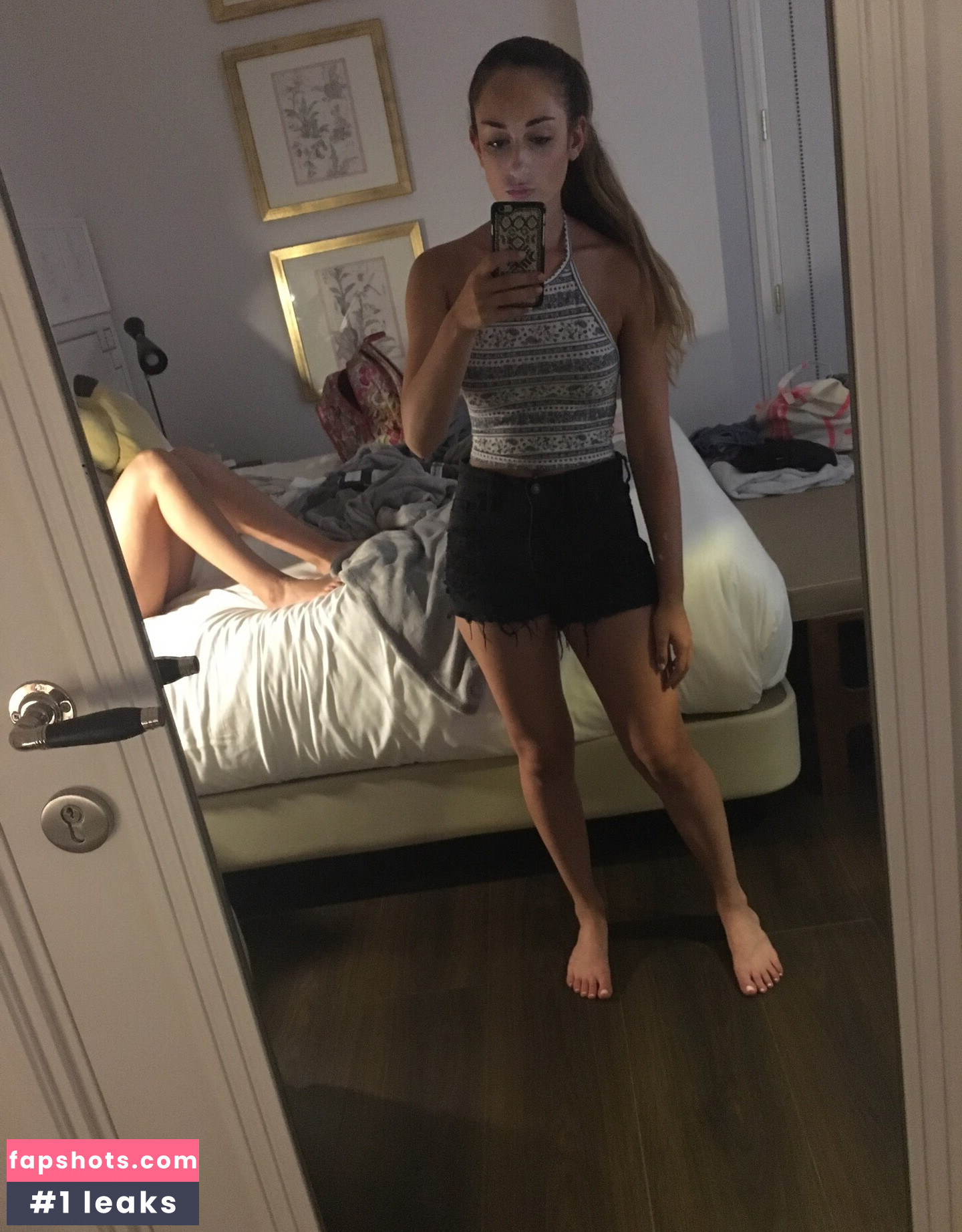 Leila Saltzman gallery photo #4