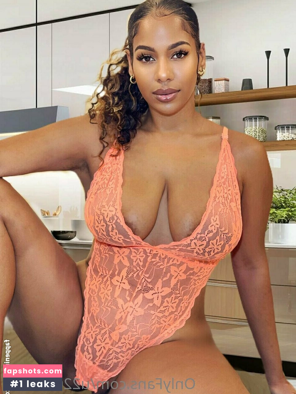 Leiza-Mae Keane nude babe gallery