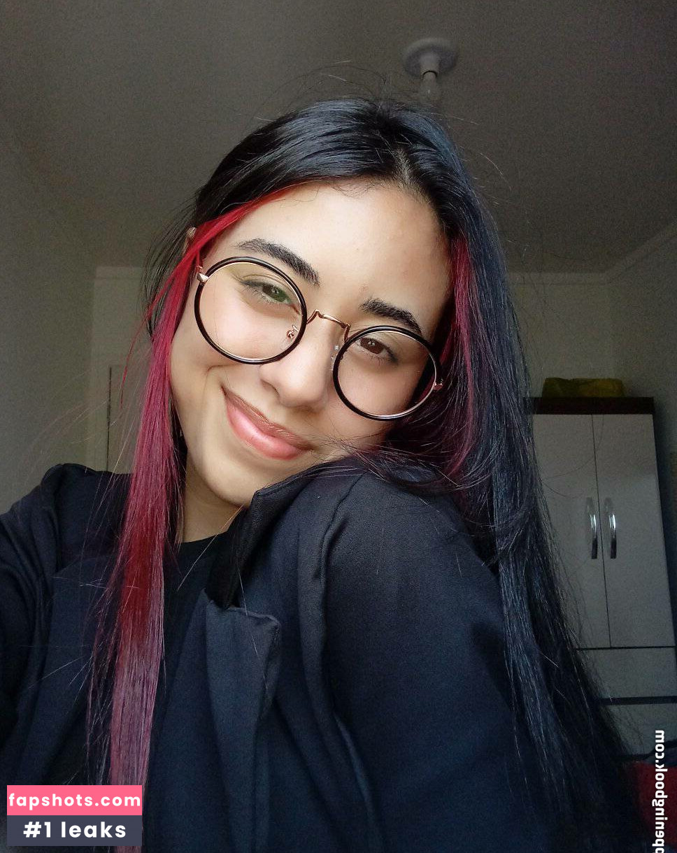 Lele Suy gallery photo #12