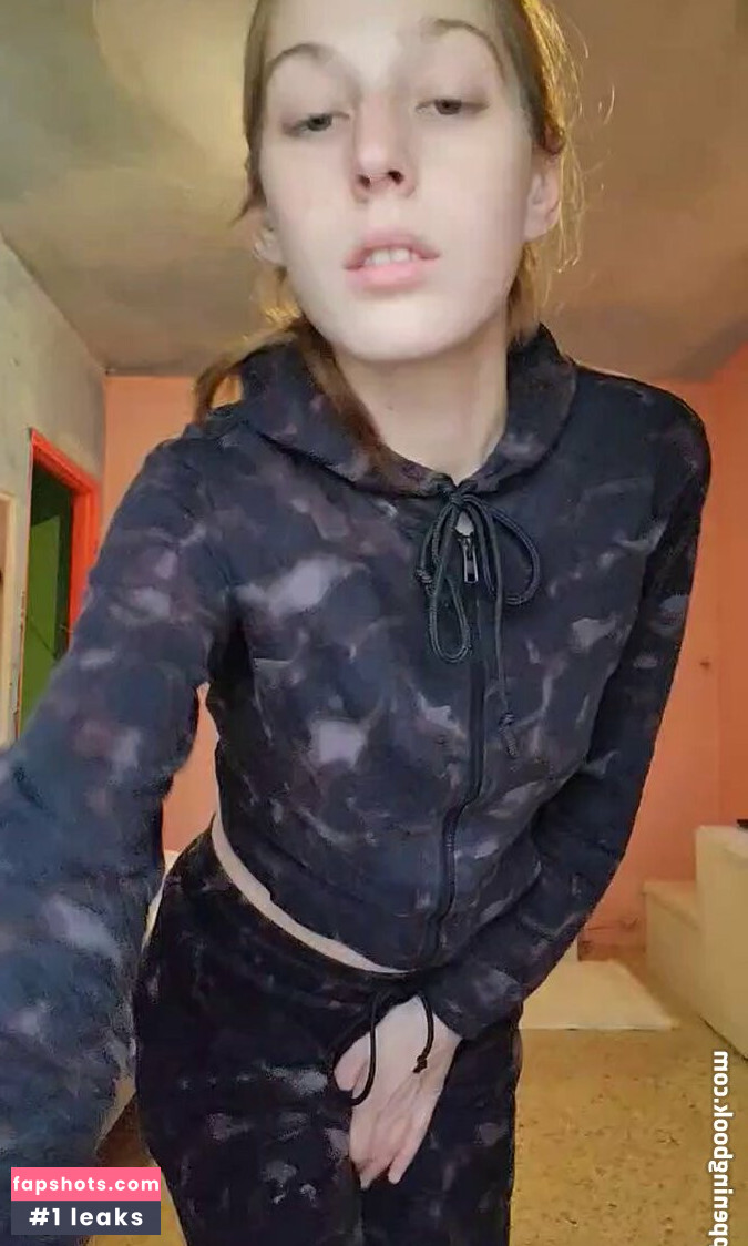 Lella Gresia gallery photo #3