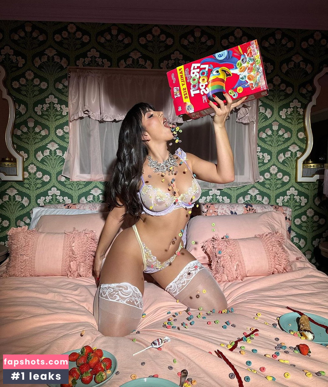 Lena The Plug gallery photo #3077