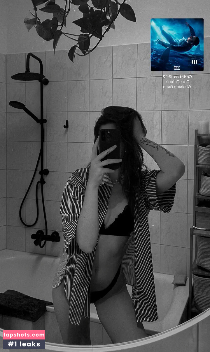 Leonie Busse gallery photo #20