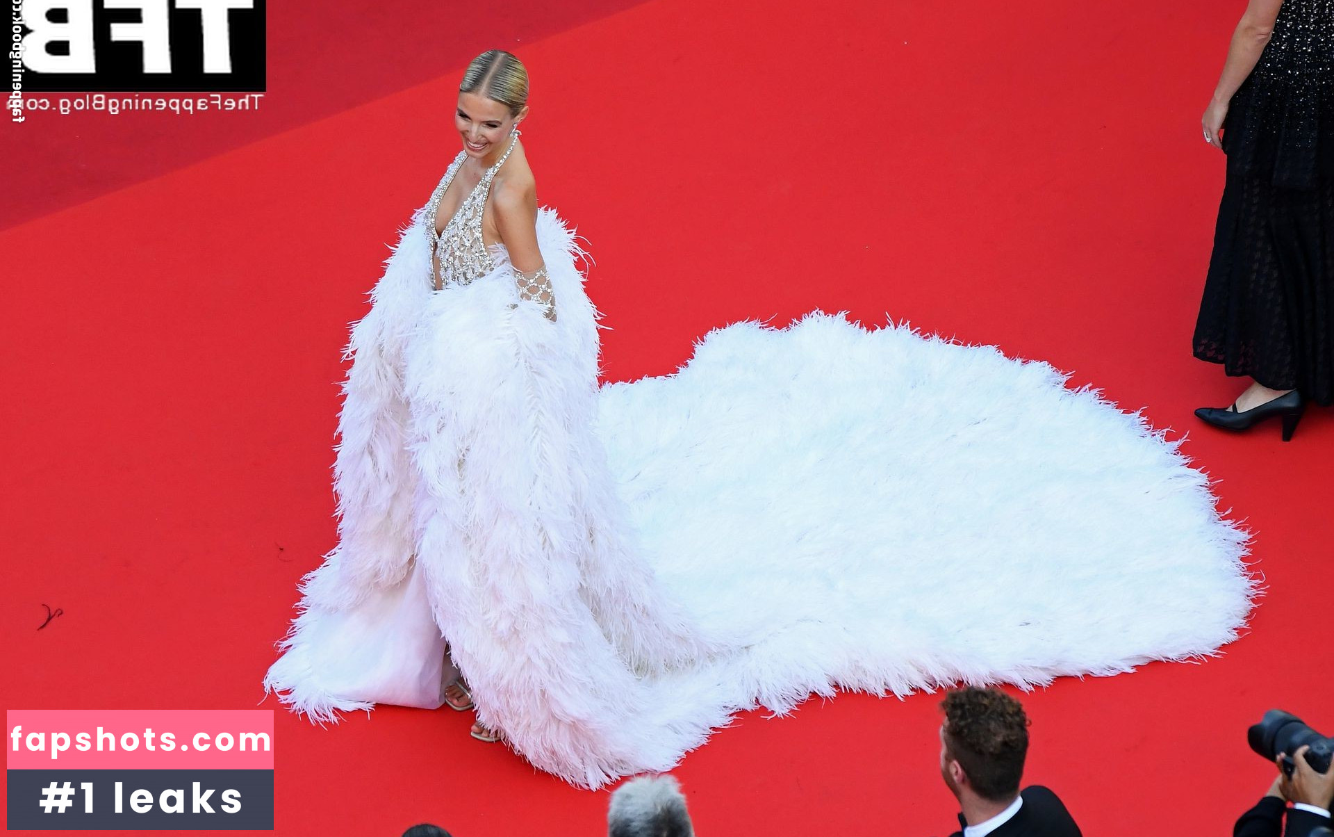 Leonie Hanne gallery photo #101