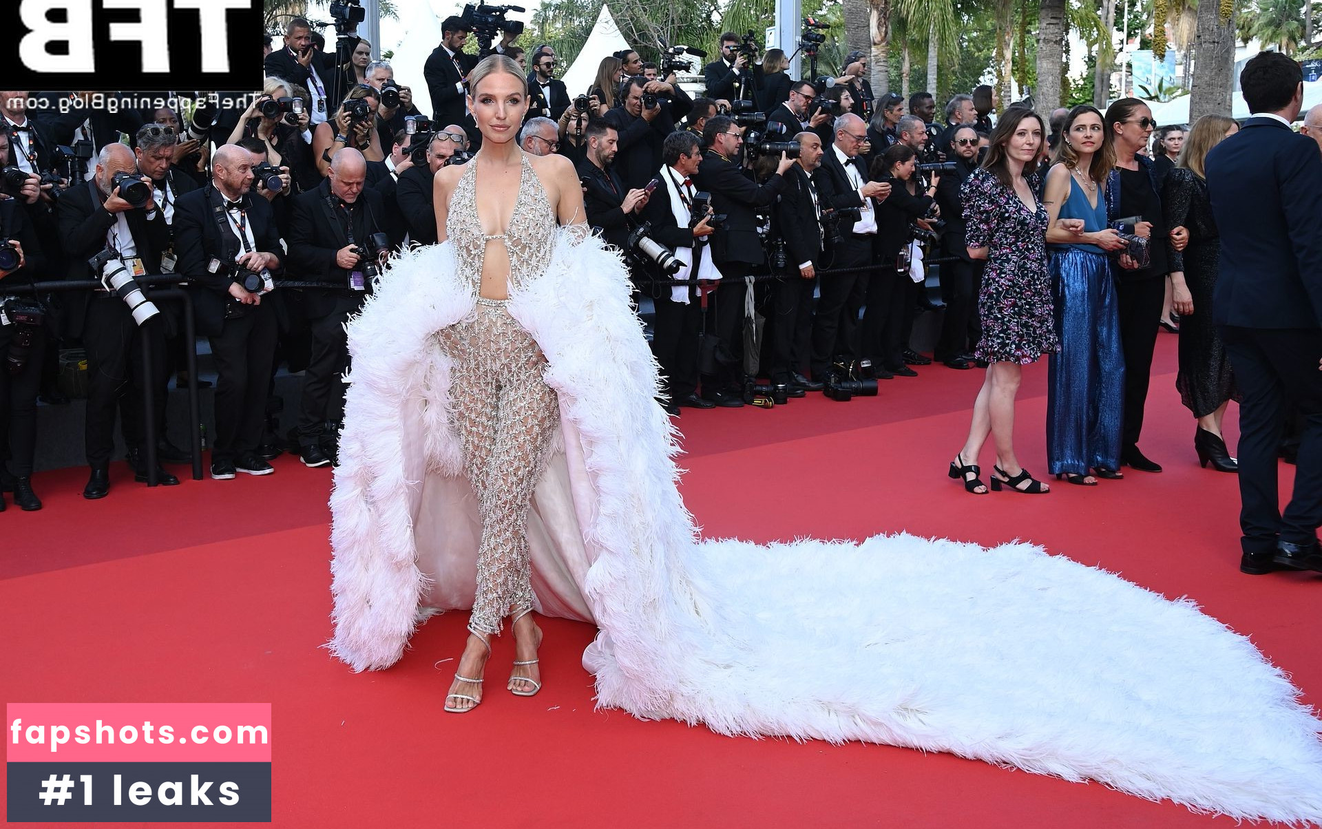 Leonie Hanne gallery photo #115