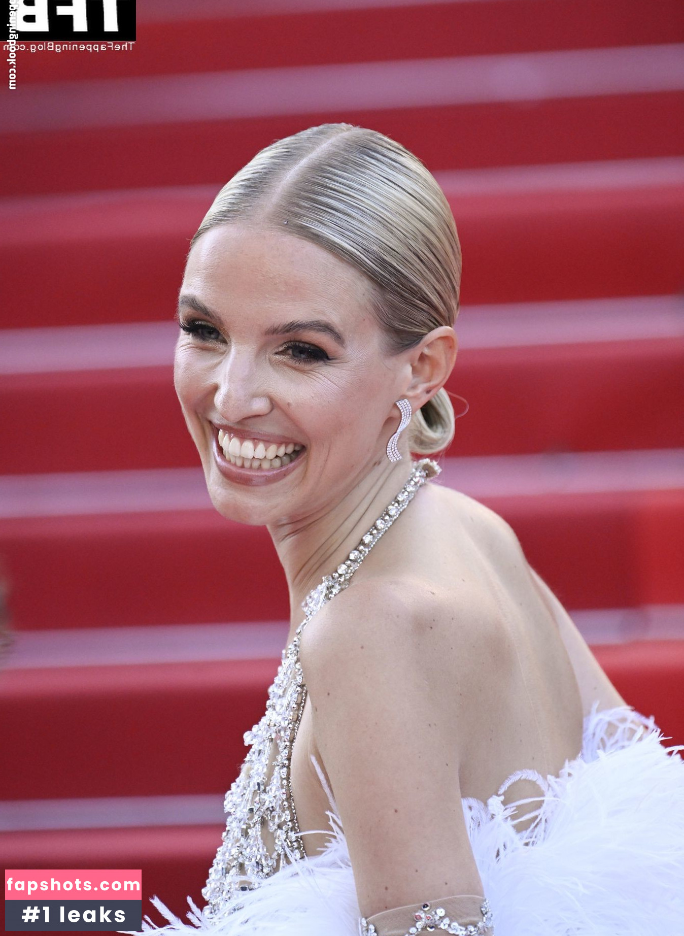 Leonie Hanne gallery photo #131