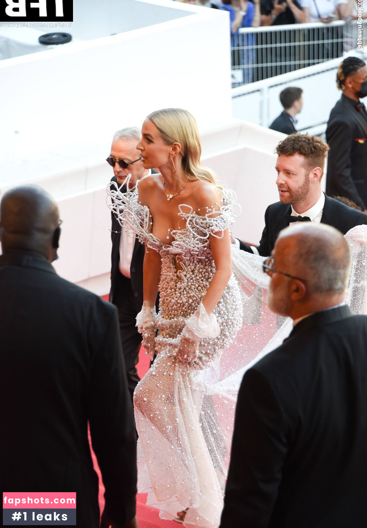 Leonie Hanne gallery photo #143