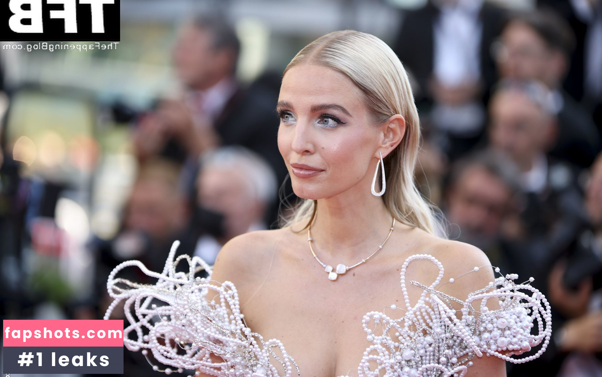 Leonie Hanne gallery photo #164