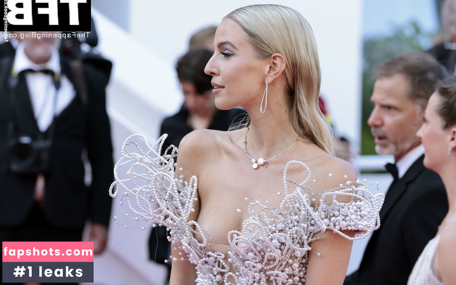 Leonie Hanne gallery photo #183