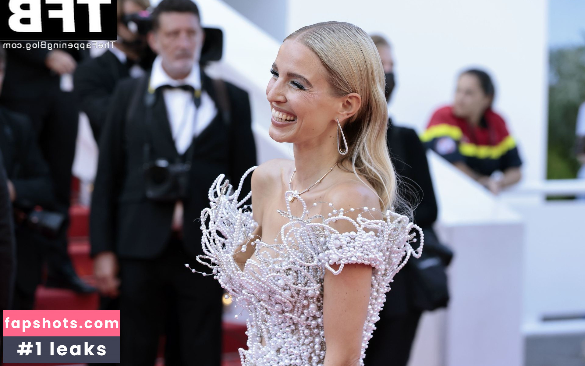 Leonie Hanne gallery photo #185