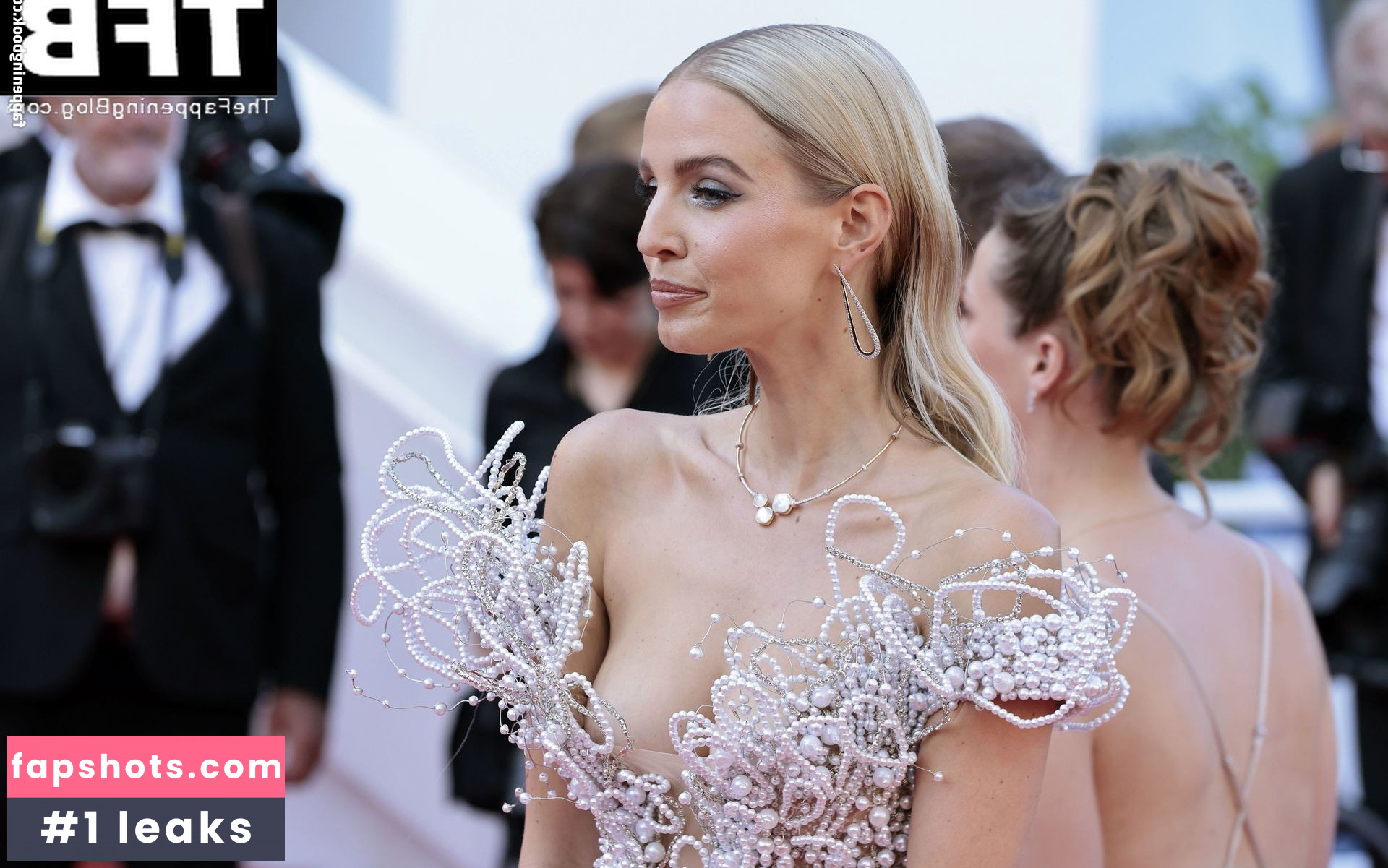 Leonie Hanne gallery photo #186